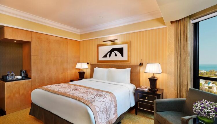 فندق ريتز كارلتون البحرين من أبرز فنادق البحرين على البحر