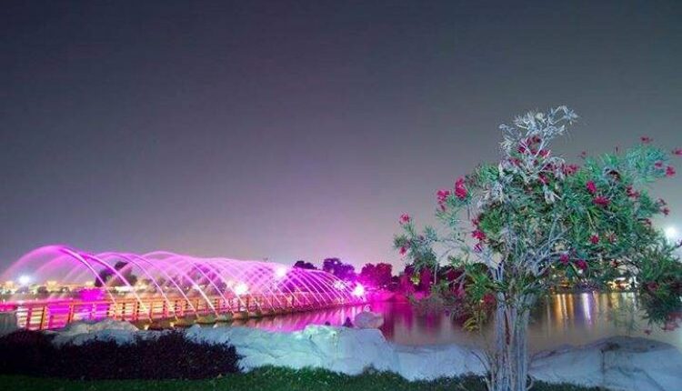 تعد حديقة أسباير قطر أكبر حدائق قطر، حيث تضم الكثير من المساحات الخضراء مع مسارات المشي وثلاثة ملاعب وبحيرة