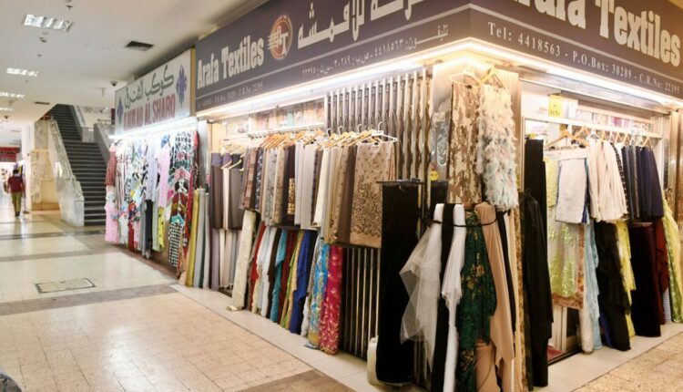 سوق العسيري في قطر يقع في قلب الدوحة، وهو مكان مزدحم ولسبب وجيه! يمكنك أن تجد أي شيء تحتاجه هناك