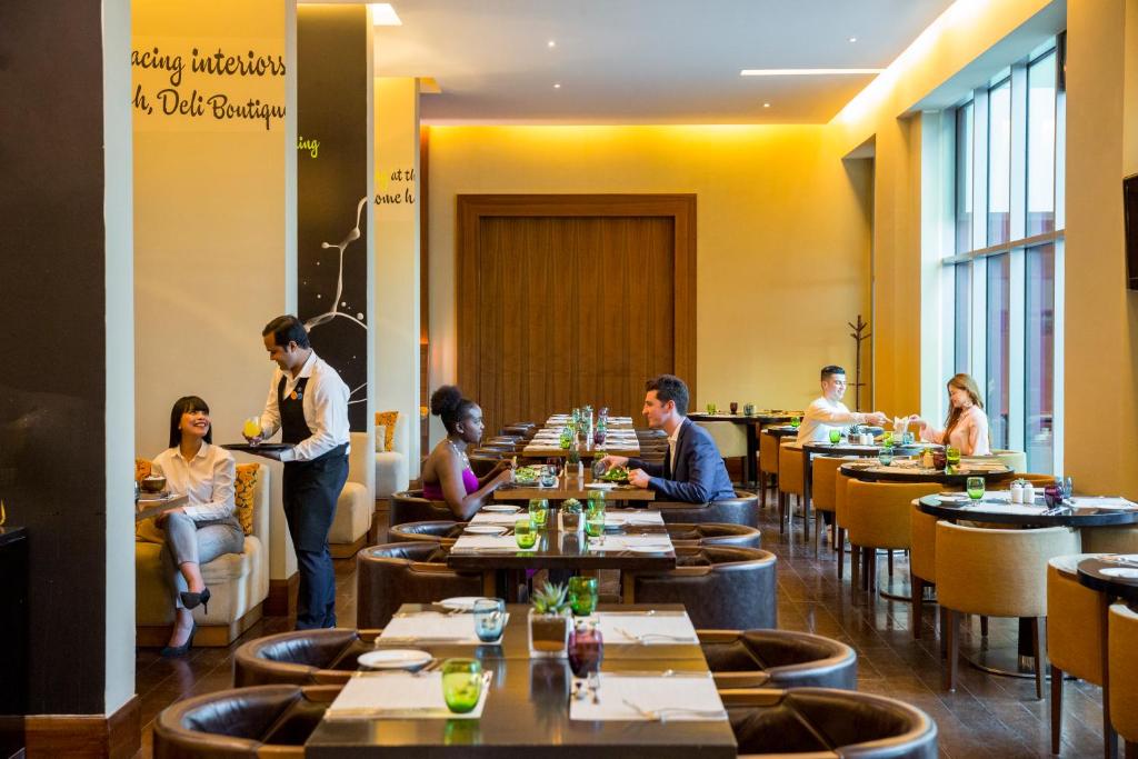 الطعام والشراب في فندق نوفوتيل سويت مول الإمارات دبي