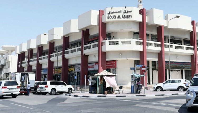 يعد سوق العسيري من أقدم أسواق قطر الشعبية، وهو محطة شهيرة للمتسوقين في المدينة