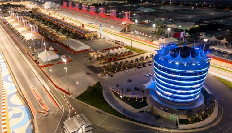 حلبة البحرين الدولية من أشهر الأماكن السياحية في البحرين للعوائل