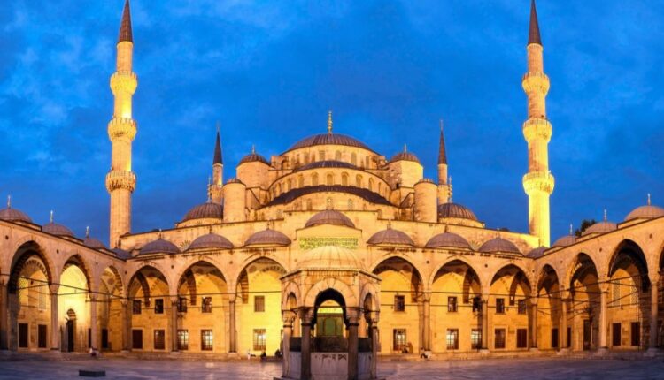 جامع السلطان أحمد من اجمل معالم سياحية في اسطنبول
