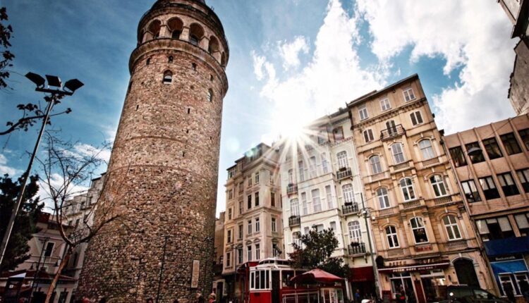 برج غلطة من افضل معالم اسطنبول