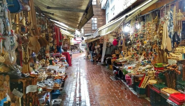  بازار الفاتح هو أشهر اسواق اسطنبول وأكثرها شعبية في اسطنبول،