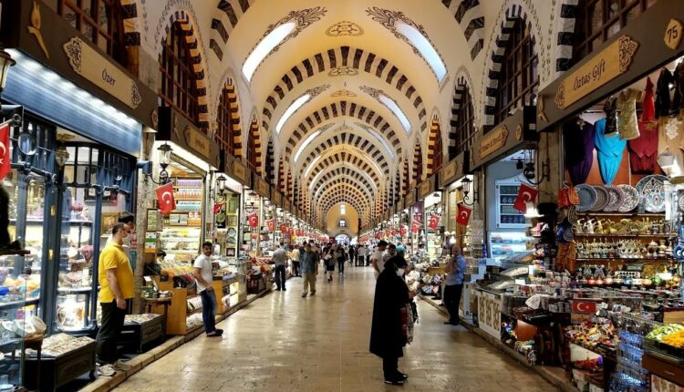 جراند بازار اسطنبول أحد أشهر بازارات اسطنبول