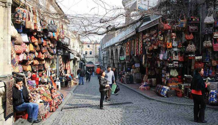 سوق محمود باشا اسطنبول من ارخص اسواق اسطنبول وأقدمها،