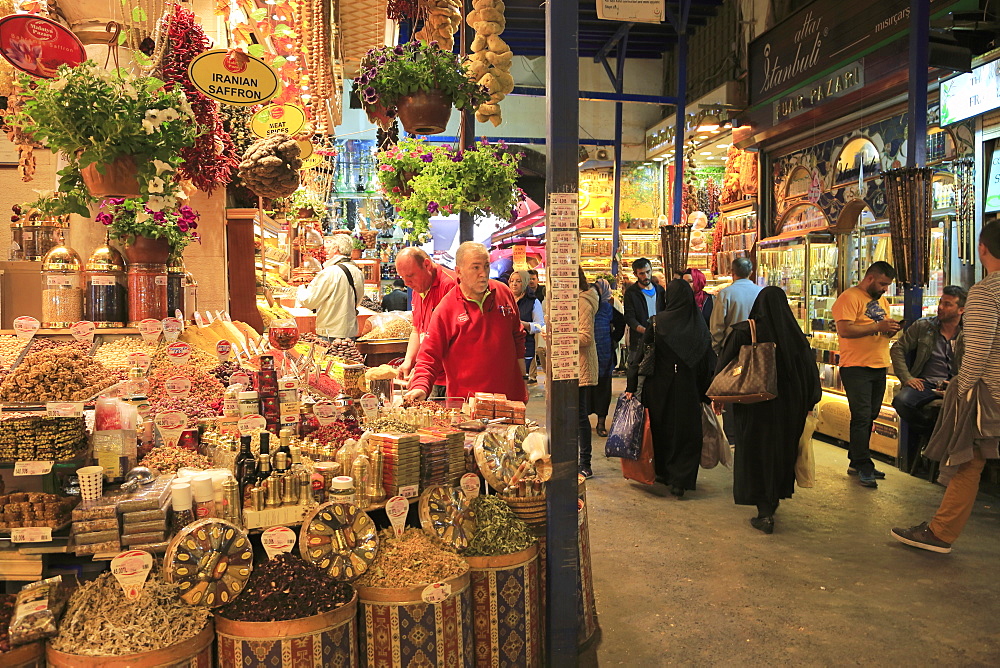 يعد السوق المصري اسطنبول أحد اشهر الاماكن السياحية في اسطنبول