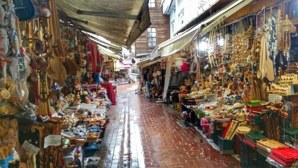يعتبر سوق الفاتح  من اجمل الاماكن في اسطنبول