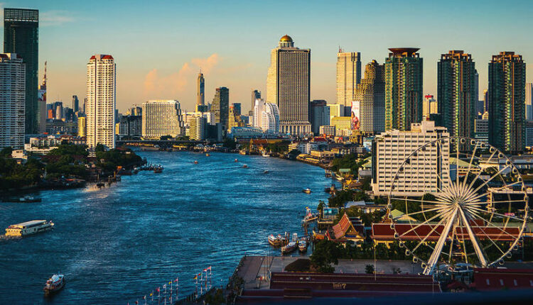 نهر تشاو فرايا في تايلاند هو نهر رئيسي يلتقي في وسط تايلاند عند التقاء نهر بينج ونهر نان، ثم يتدفق عبر بانكوك وإلى خليج تايلاند