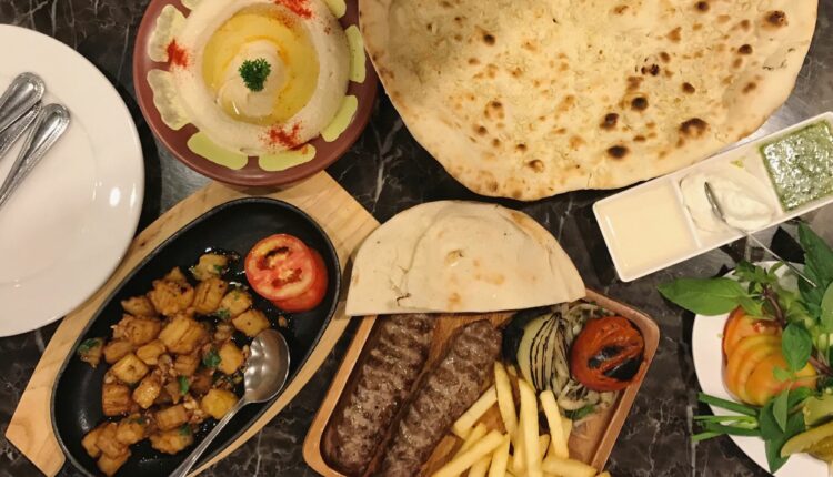 مطعم بيروت هو مطعم لبناني في بانكوك، هو مكان حيث يمكنك الاستمتاع بالمأكولات الفريدة واللذيذة كل يوم، إنهم يقدمون طعامًا طازجًا دائمًا لذيذًا