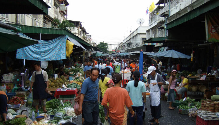 سوق كلونج توي بانكوك من اكبر سوق في بانكوك