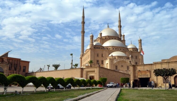جامع محمد علي من اشهر الاماكن السياحية في القاهرة
