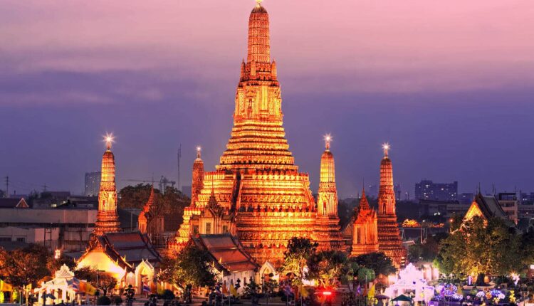 معبد وات أرون من اجمل الأماكن السياحية في بانكوك
