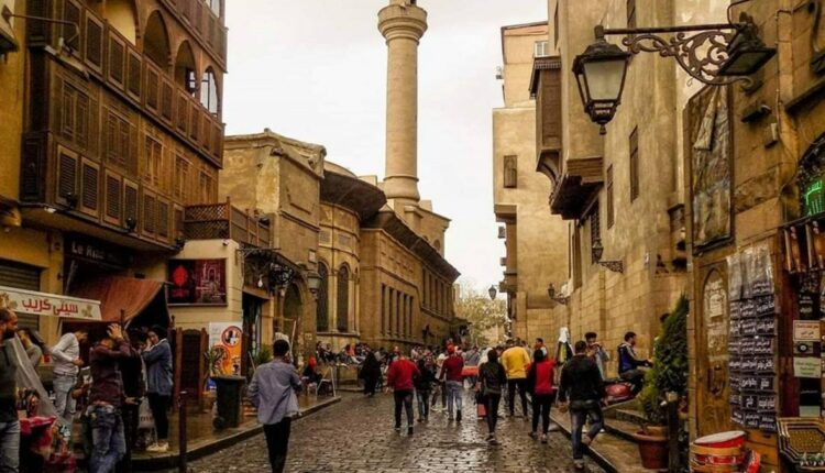 شارع المعز لدين الله الفاطمي من اجمل الاماكن السياحية في القاهرة للعوائل