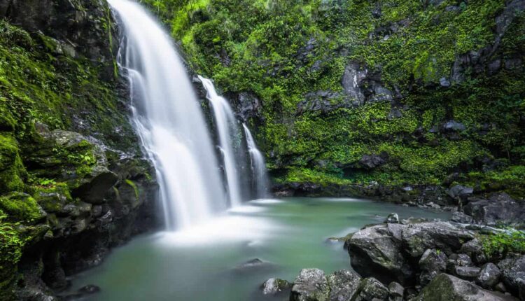 إذا كنت تبحث عن مكان خلاب لزيارته في شنغماي، فابحث عن شلال هاواي كايو، هو شلال موسمي يصل طوله إلى 10 أمتار وهو من أجمل وأشهر شلالات شنغماي