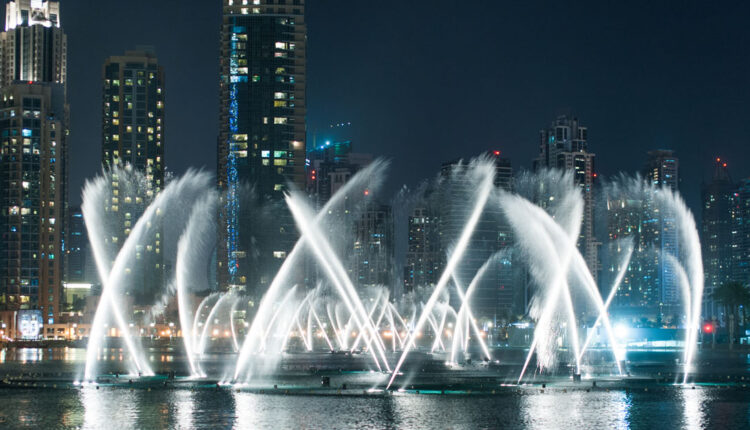 نافورة دبي الراقصة من أبرز أماكن سياحية في دبي مجانية