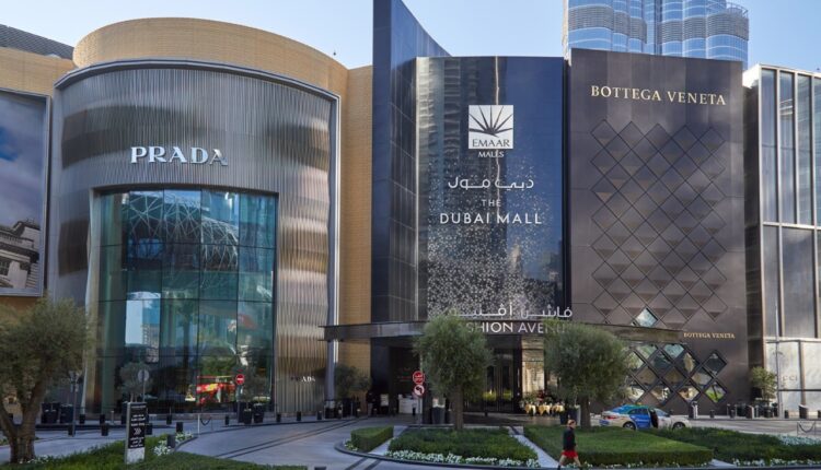 دبي مول من أشهر أماكن سياحية في دبي مجانية و أكثرها جذباً للسياح