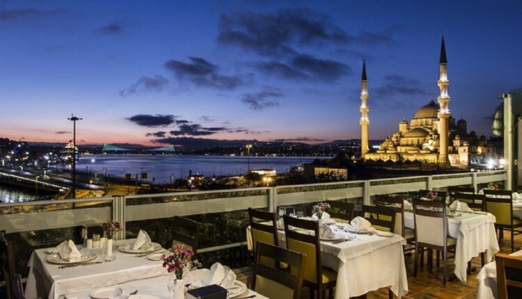 هو أحد أشهر مطاعم لبنانية في إسطنبول يتميز بألجمال والهدوء عند ذهابك إليه ستشعر بأنك في منزلك.