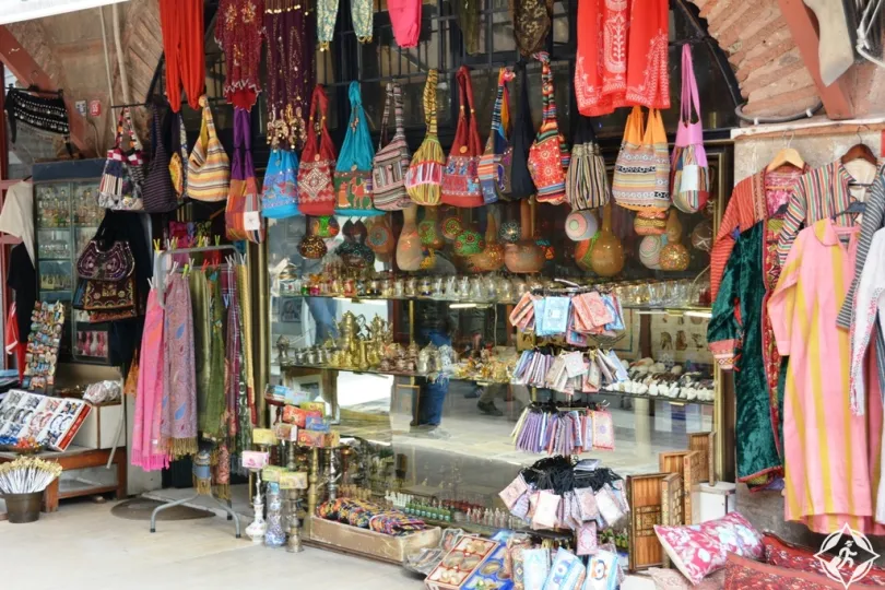 سوق الجمعة إسطنبول من أفضل أرخص أسواق إسطنبول للملابس