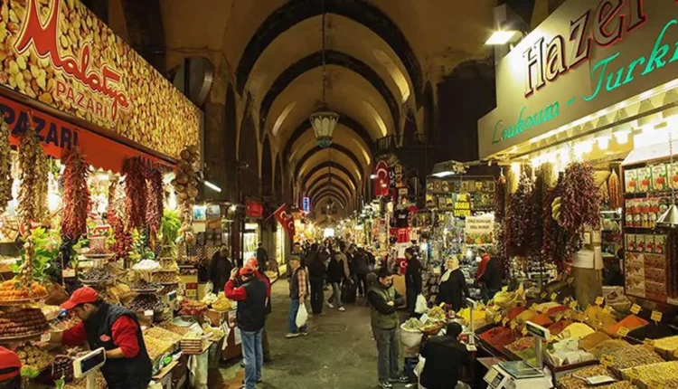 سوق اسكودار إسطنبول.