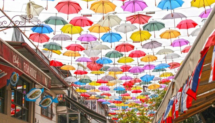 شارع المظلات في أنطاليا