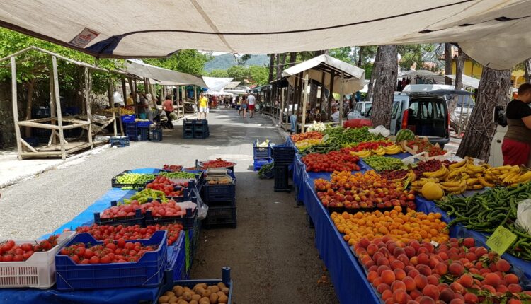 سوق الأربعاء في أنطاليا من أفضل أسواق أنطاليا الشعبية