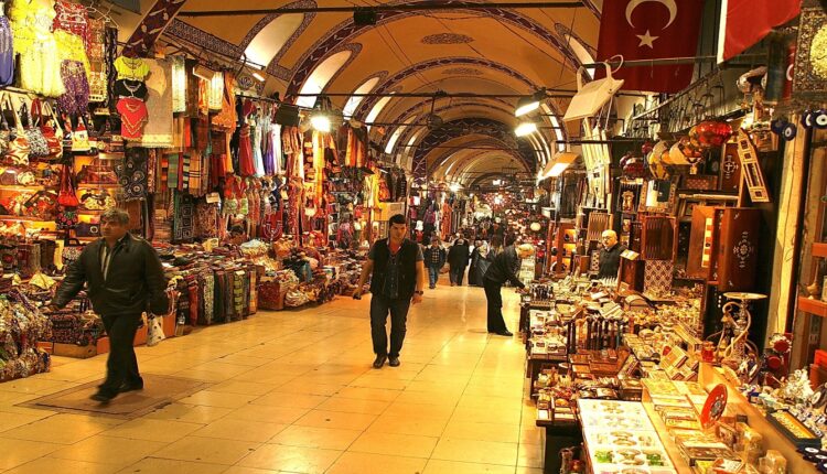 السوق الرئيسي في أنطاليا من أبرز أسواق أنطاليا الشعبية
