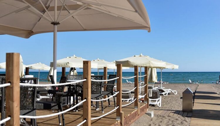 شاطئ لارا أنطاليا من أشهر أماكن يجب زيارتها في أنطاليا
