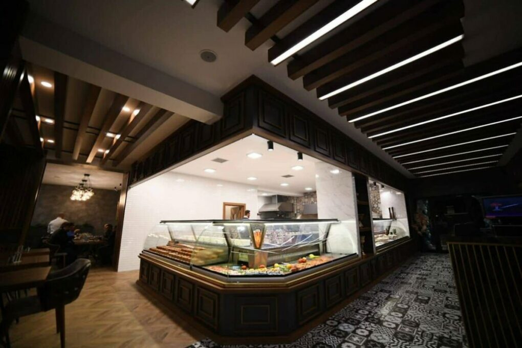 يصنف مطعم احمد اوستى التركي سراييفو من ضمن قائمة أشهر مطاعم سراييفو الحلال