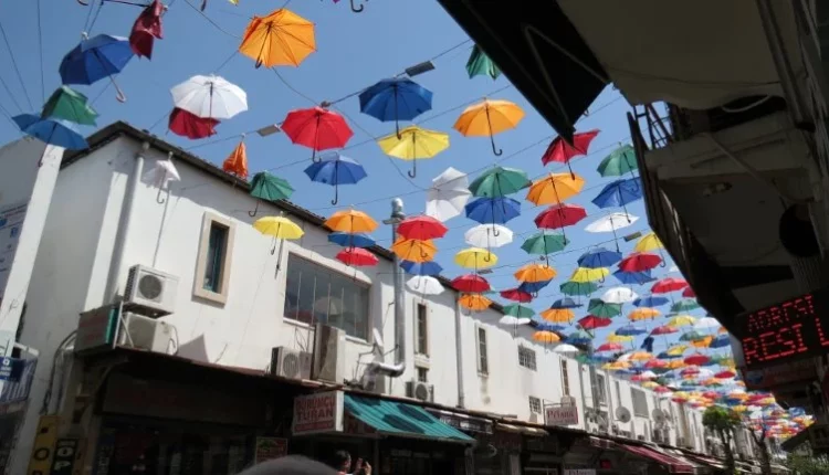 شارع المظلات في أنطاليا