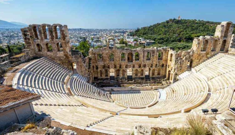 أوديون هيرودس أتيكوس من أقدم أماكن السياحة في أثينا للأطفال