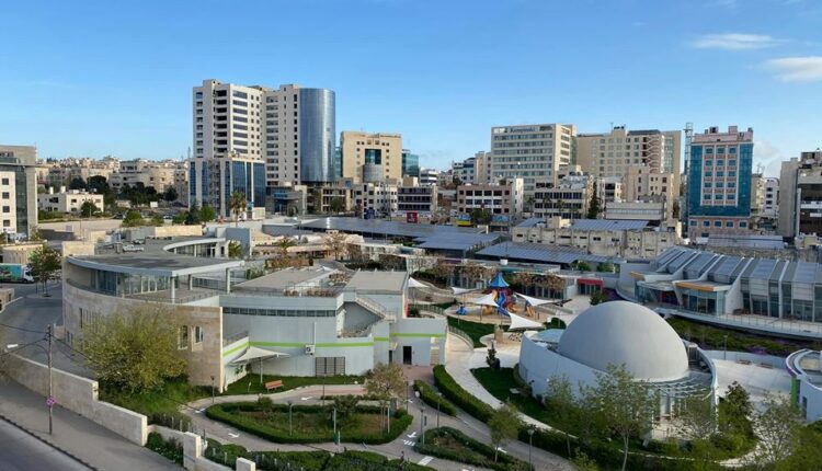 حديقة مركز هيا الثقافي أجمل منتزهات الأردن