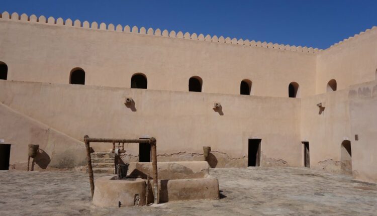 حصن المنترب الشرقية سلطنة عمان من أفضل أماكن السياحة في الشرقية سلطنة عمان.
