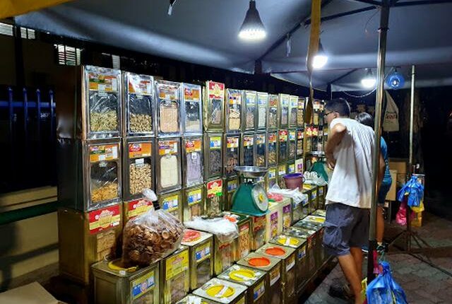 سوق شارع ماكالوم الليلي من أروع أسواق ماليزيا